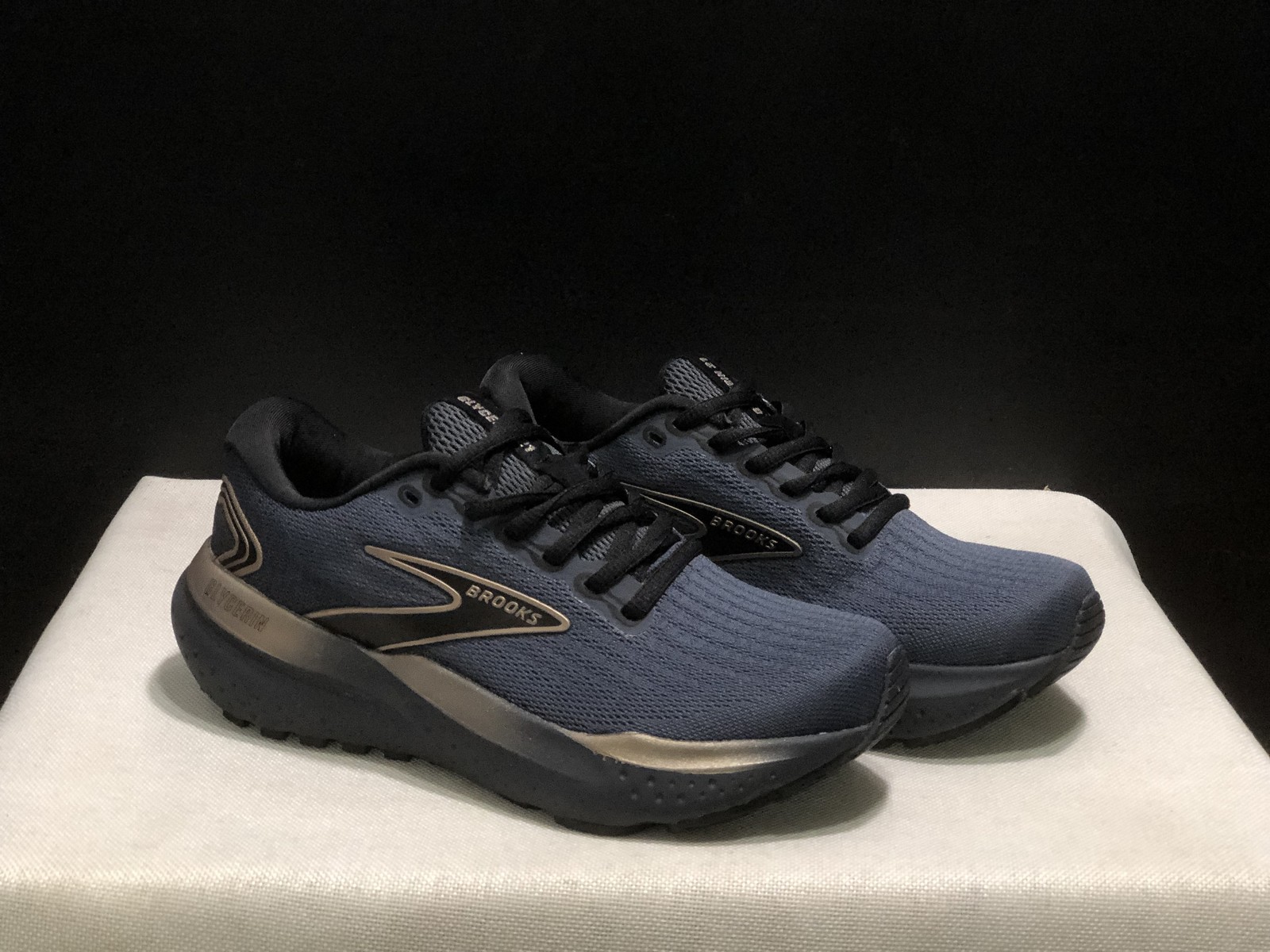 Brooks Men’s Glycerin GTS 21 Shoe Lightweight Comfort Trainer Sneaker