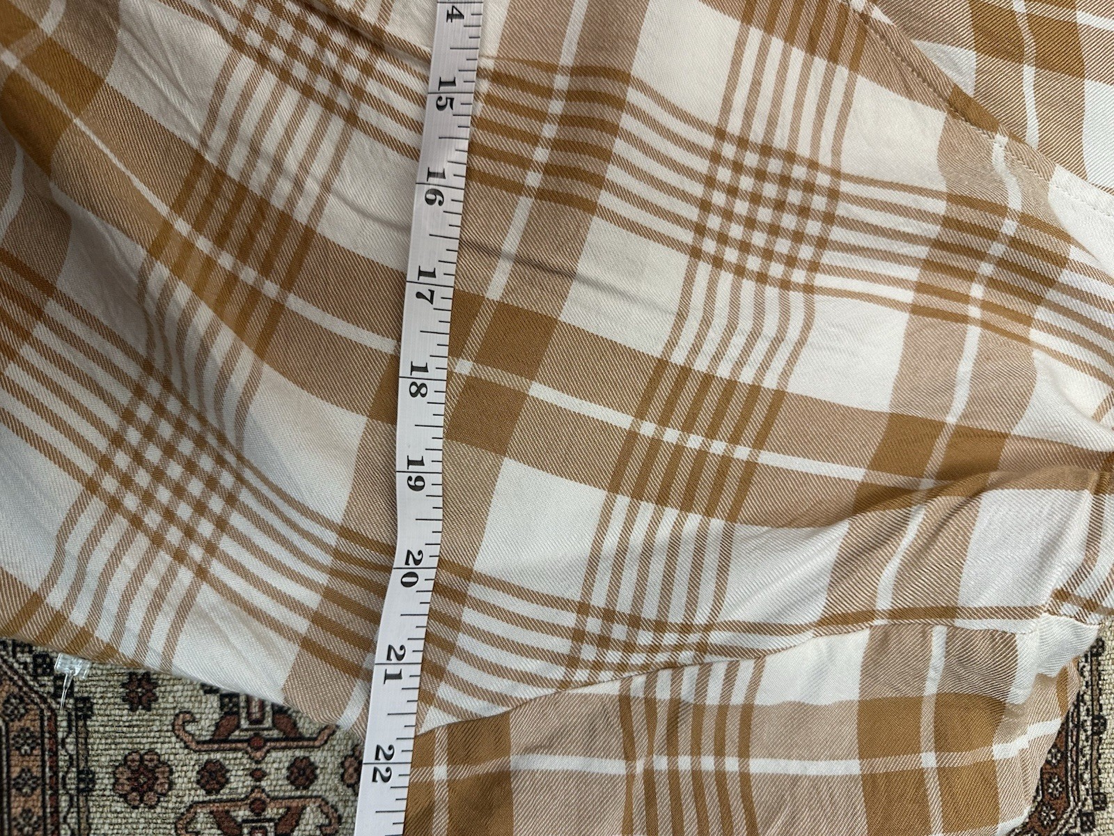 IMAN Beige/White Plaid V-Neck Twist Front Rayon Woven Blouse Long Sleeve L