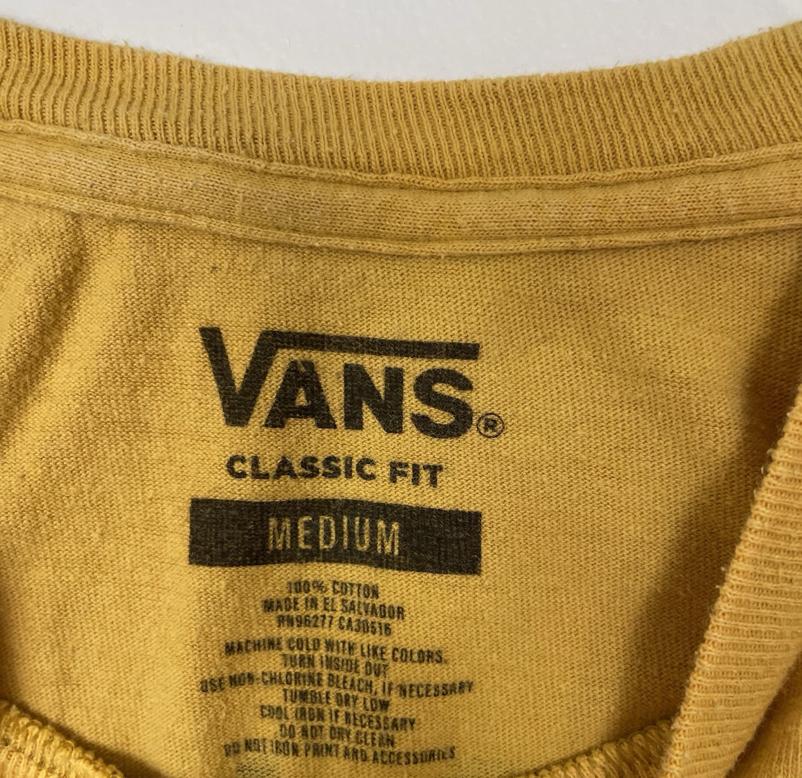 VANS Pineapple Skull Ochre Custom Fit Men’s Yellow Crew Neck T-Shirt Medium