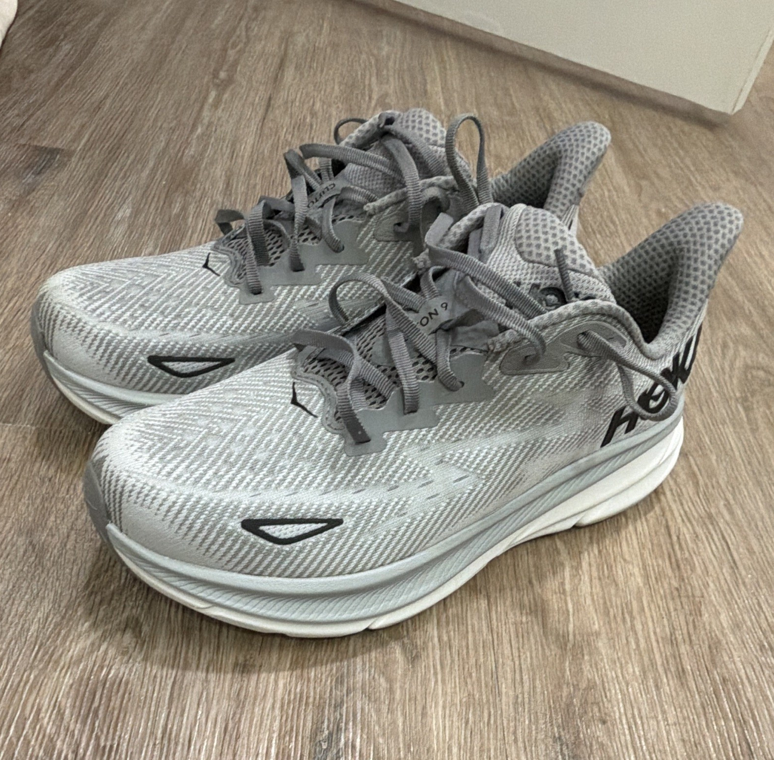 HOKA ONE ONE Clifton 9 Size 10 Wide Men’s Gray