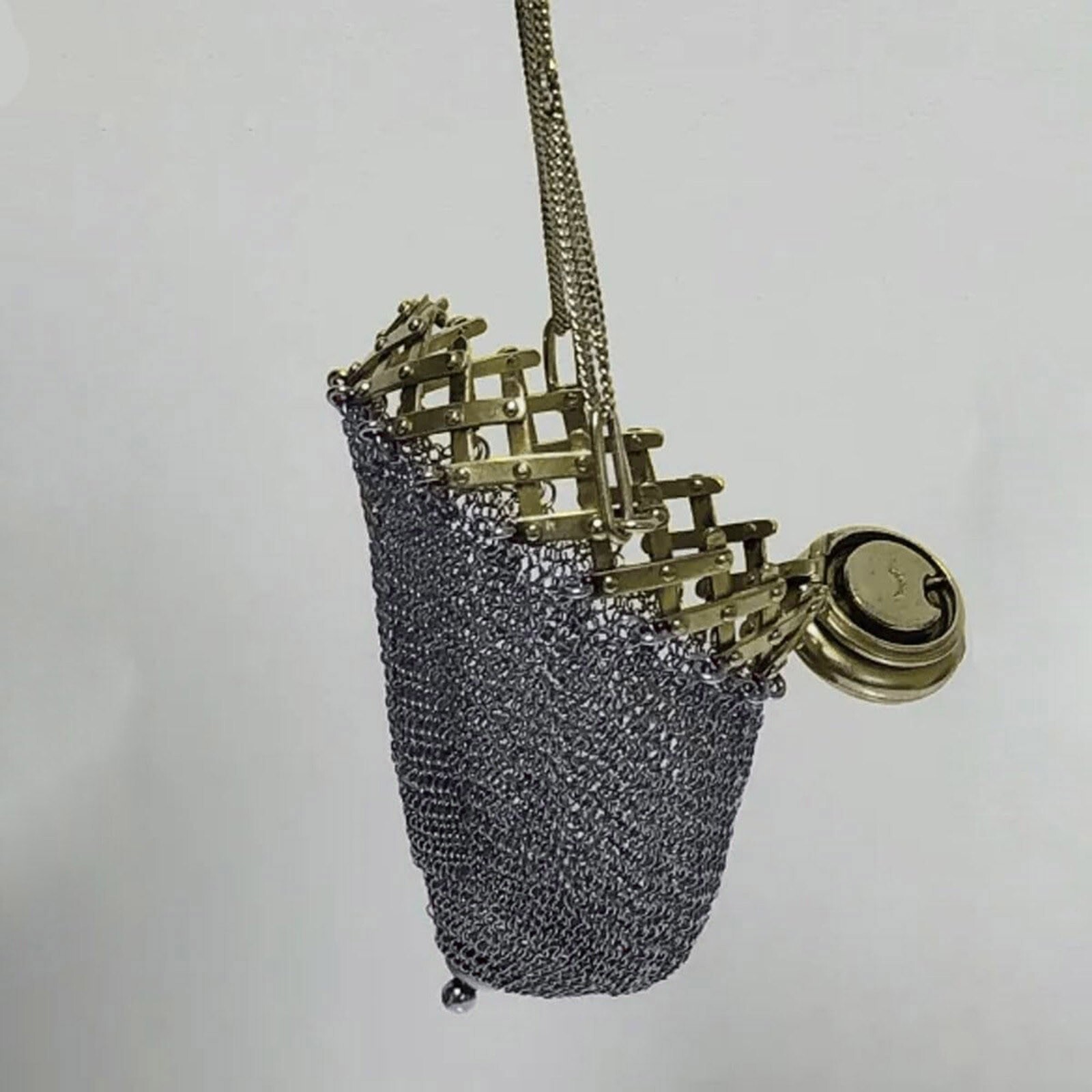 Handmade 1920’s English Coin Purse, Victorian Silver Twist Lid Gate Mesh Purse
