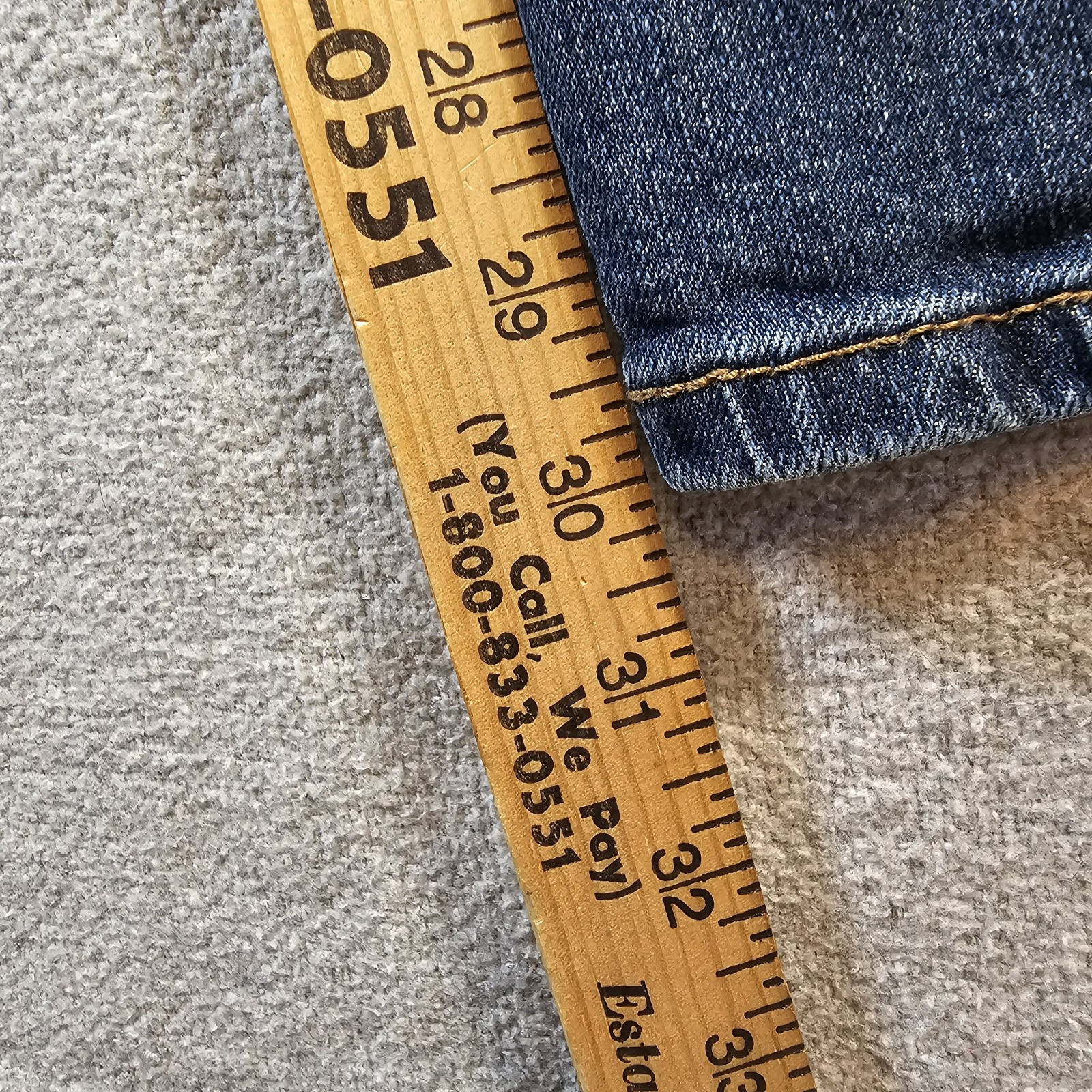 Levi’s 569 Loose Straight Fit Jeans Blue Denim Meas. 35×30 (Tagged as 32×32)