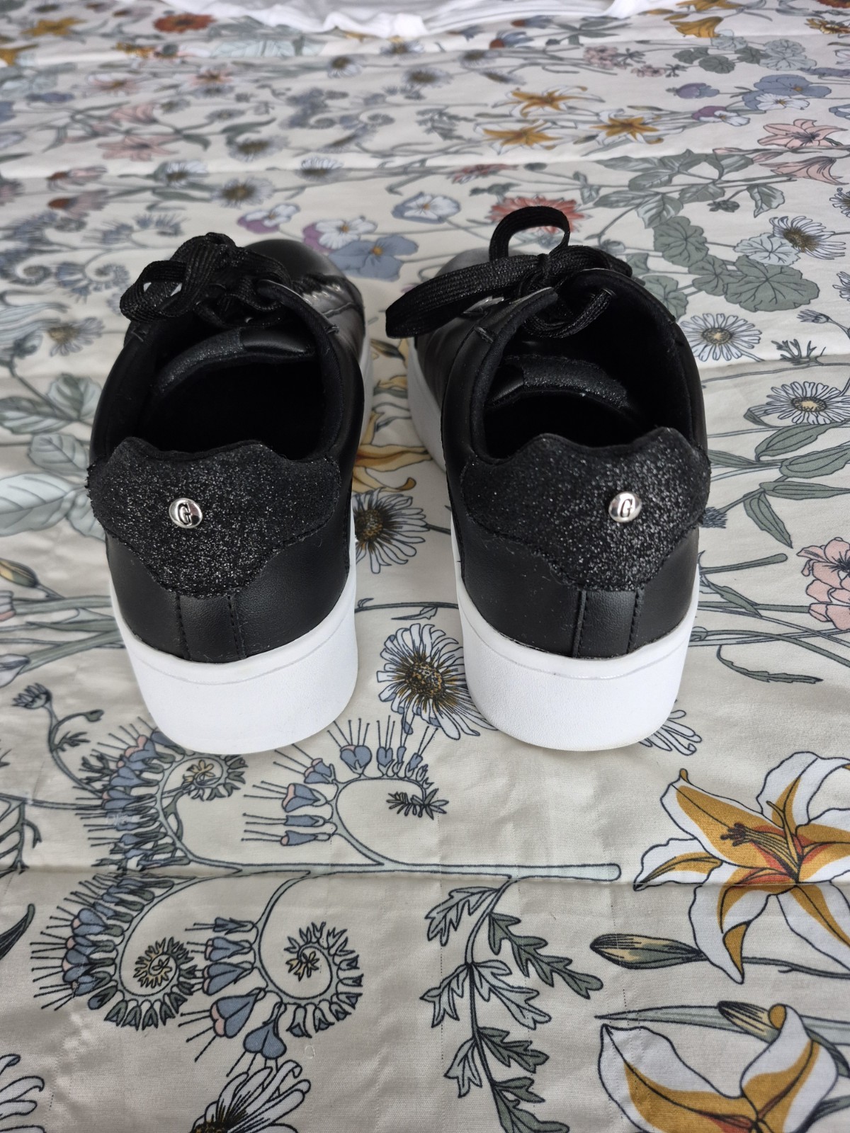 GUESS Women’s Black/White Lace-Up Logo Sneakers Rubber Outsole US 9 WGMAYA6S2-R