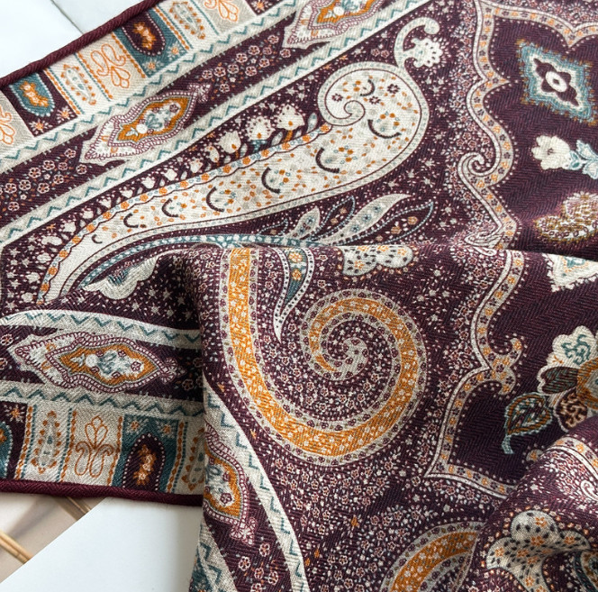 70% Cashmere 30% Silk Shawl totem Print Bandana Scarf Neckerchief 26” Wrap new