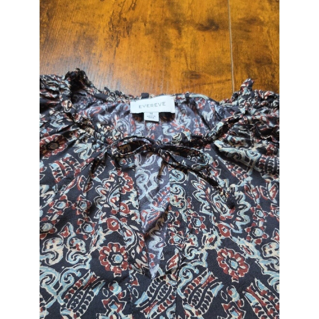 EVEREVE | Boho Romantic Ruffle Sleeve Tie Neck Keyhole Medallion Blouse | M