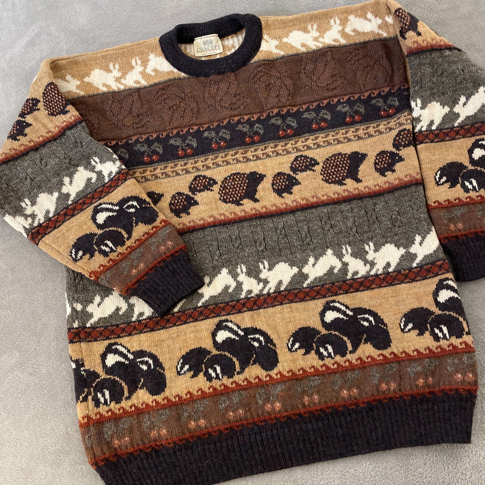 Vintage Concept Knitwear Wool Jumper Made In Britain Adult XL Skunks Hedgehogs