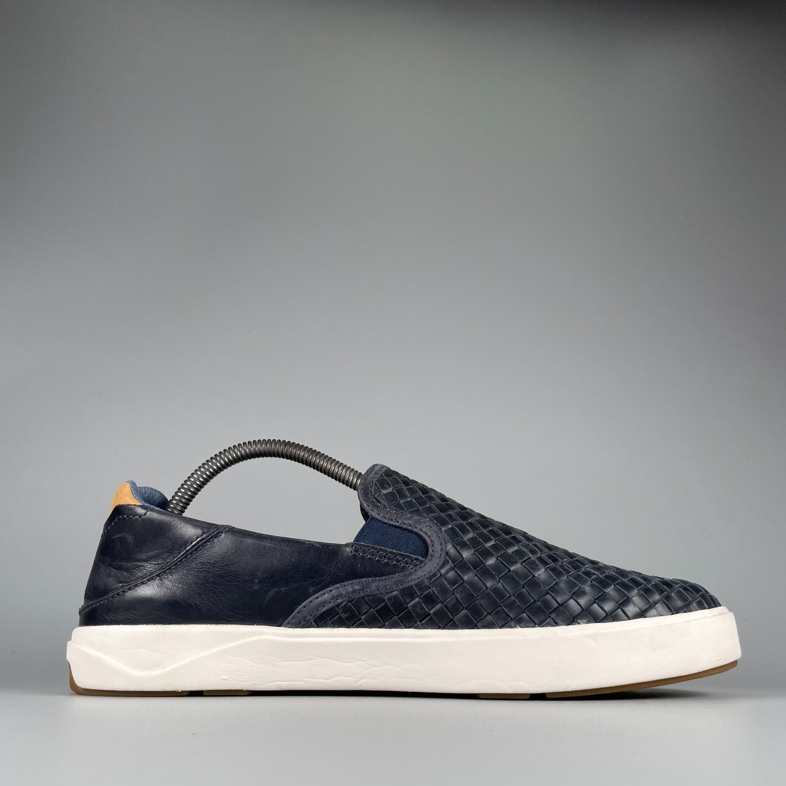 Olukai Lae’ Ahi Lauhala Men’s Size 8.5 Blue Navy Woven Leather Casual Shoes EUC