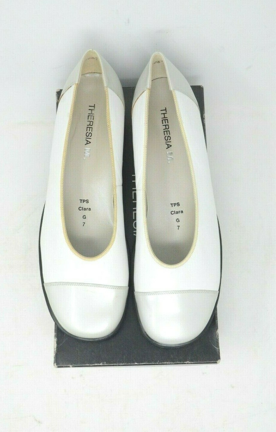 Women’s Theresia M White / Gray Leather Dress Flats. US Size 9.5