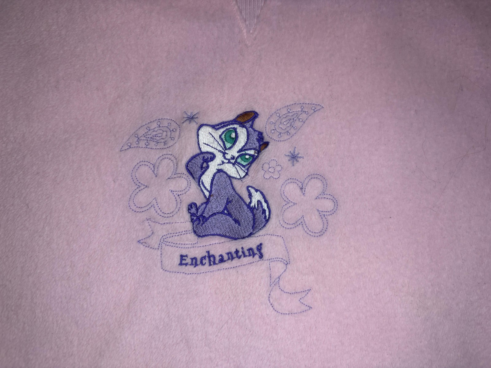 Looney Tunes Sweatshirt Large Pink Enchanting Skunk Graphic Crewneck Fleece