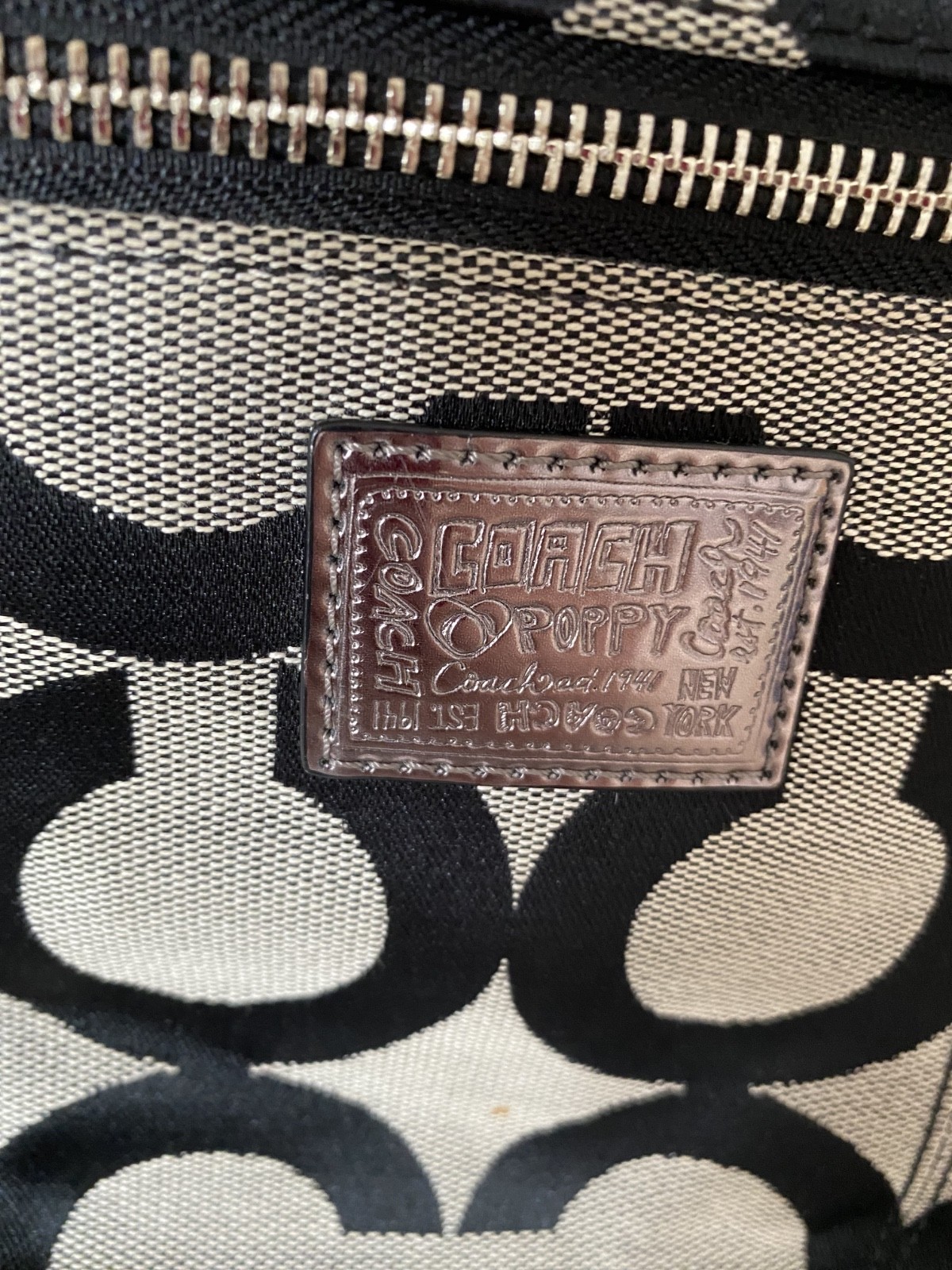 Coach Poppy Op Art Glam Tote Bag Black Gray comes with wristlet