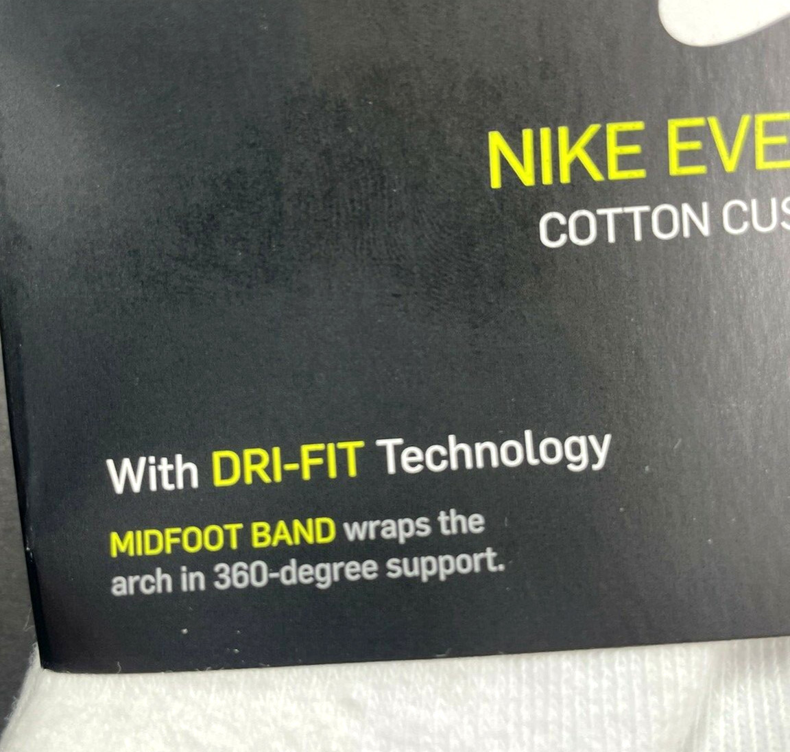 Authentic NIKE / NO SHOW Socks / 6 Pack / Men’s 8-12 / Woman’s 10-13 / WHITE