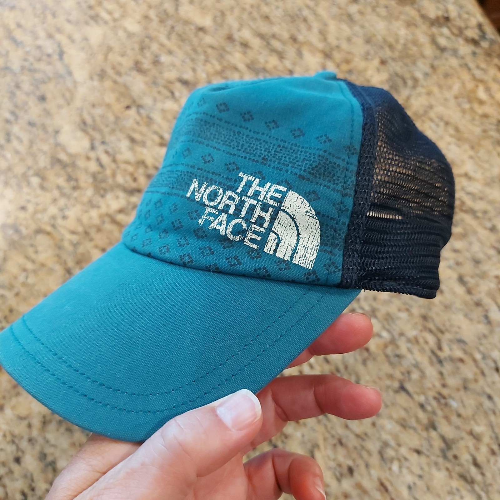 The North Face Unisex Lo Pro Trucker Urban w/Logo & Design on Front Snapback