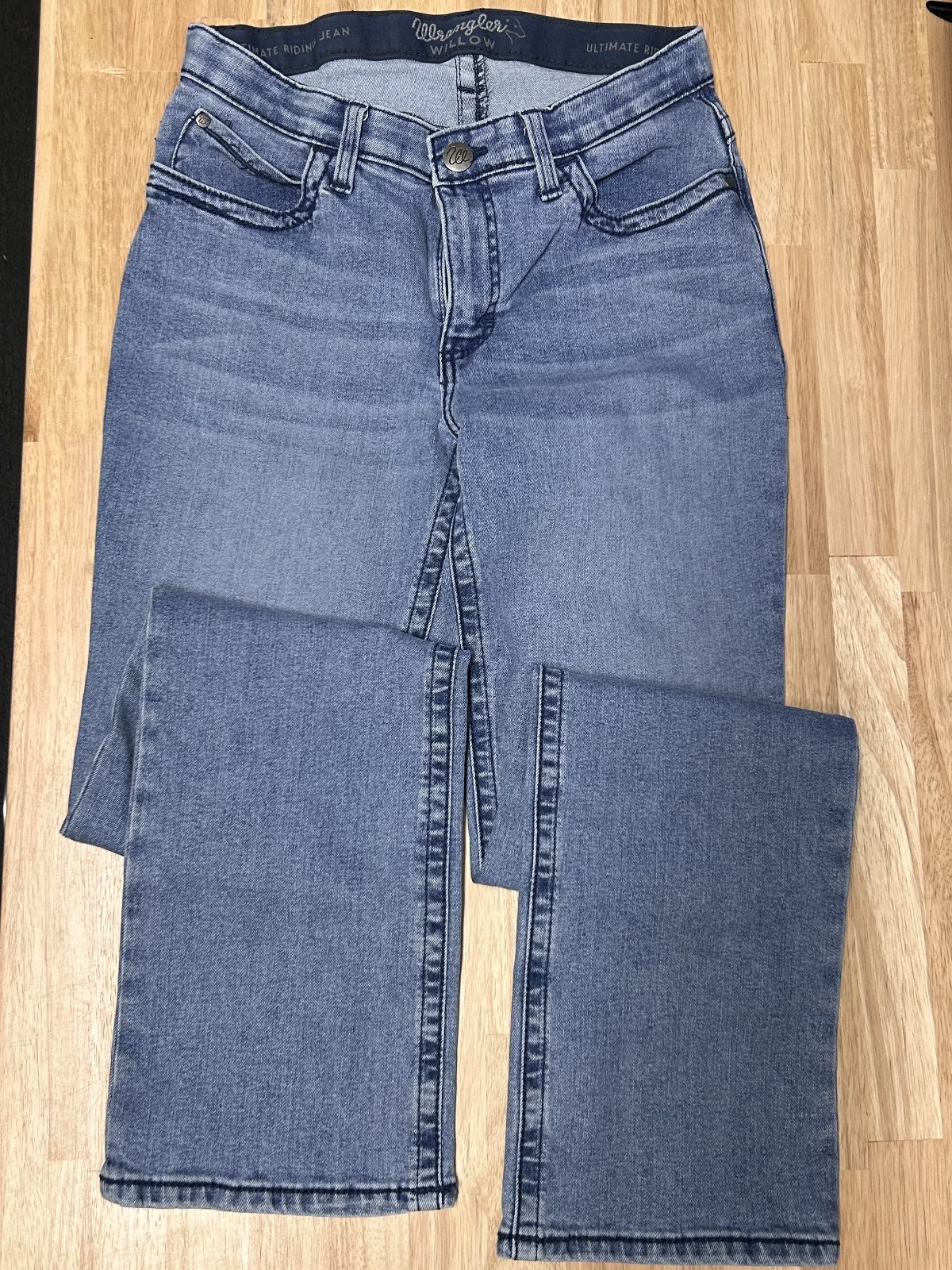 Wrangler Women’s Ultimate Riding Stretch Jeans in Willow Bootcut Light wash 7×34