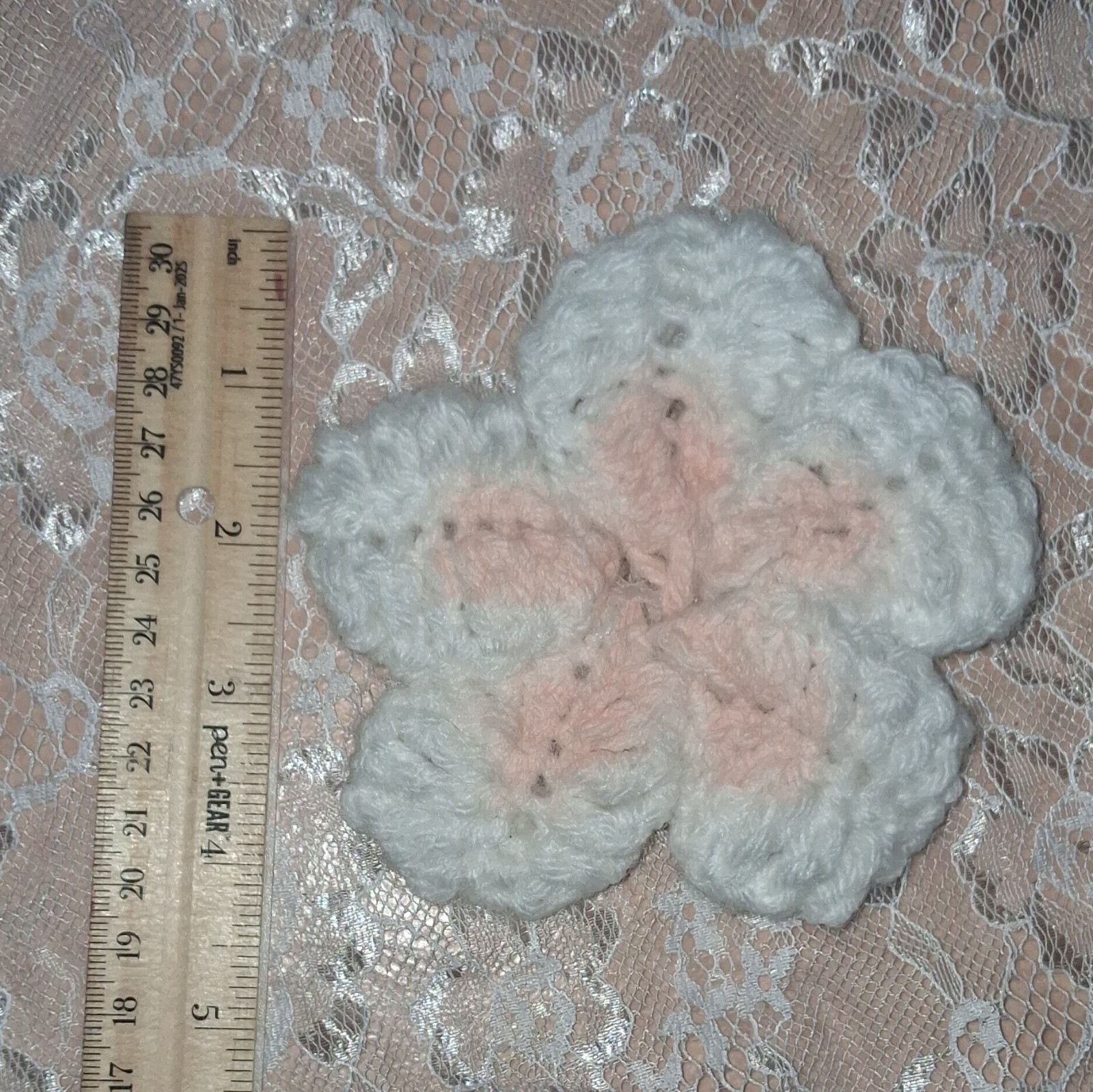 Homemade crochet pink and white hair clip, hair Clips 1PCS