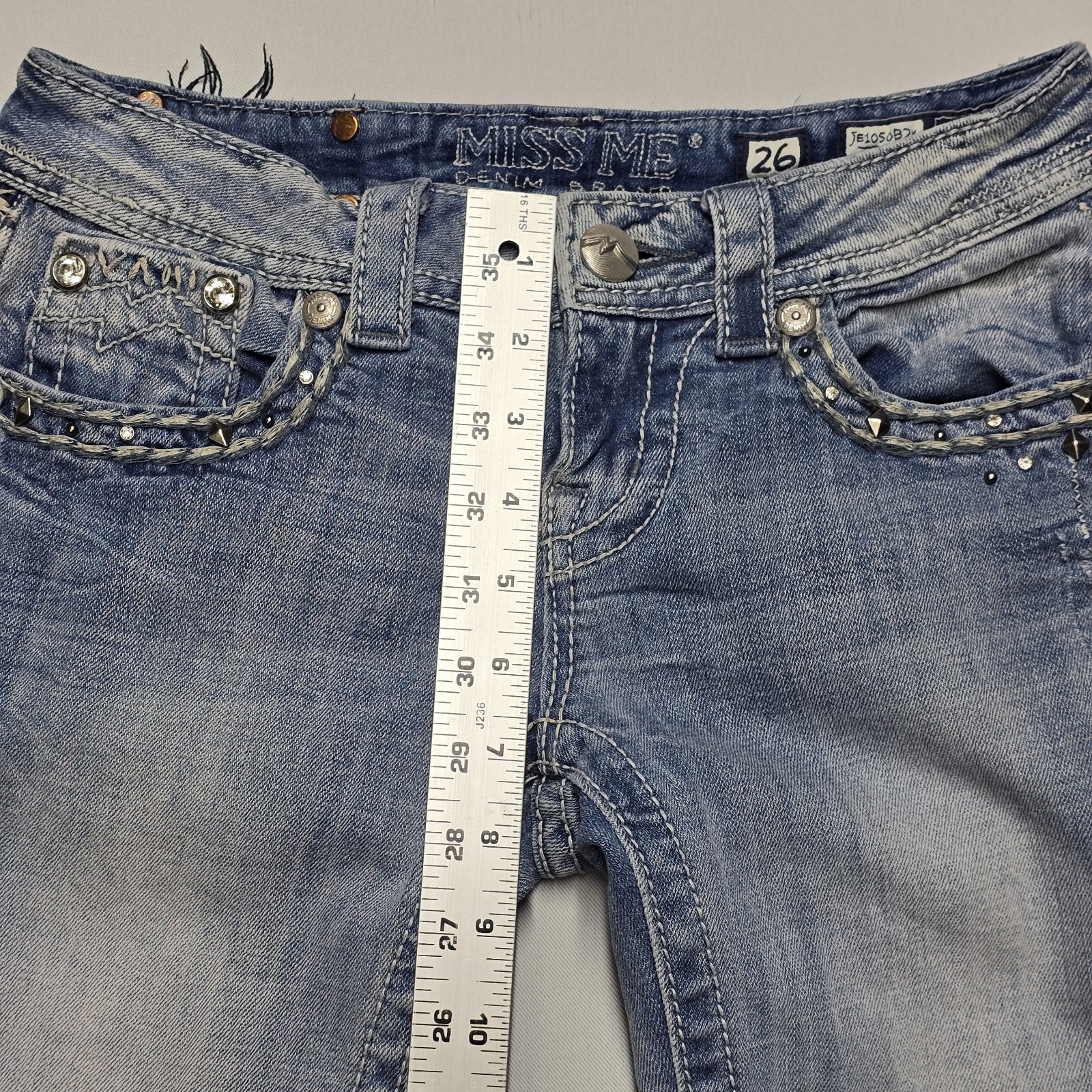 Miss Me Jeans Boot Cut Light Wash Embellished Pockets Sz 26×35 Inseam Je1050b2x