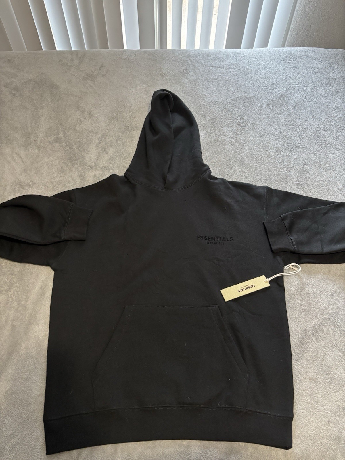 Essentials Fear of God Men’s M Black Pullover Hoodie Fleece Cotton Logo Pockets