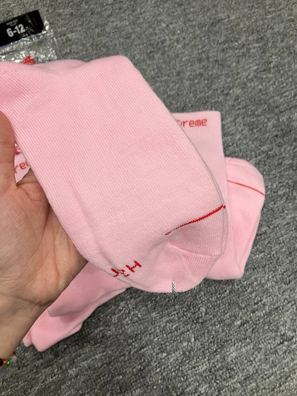 Authentic Supreme x Hanes Pink Crew Socks 4 Pack Size 6-12 NWT New Fast Ship