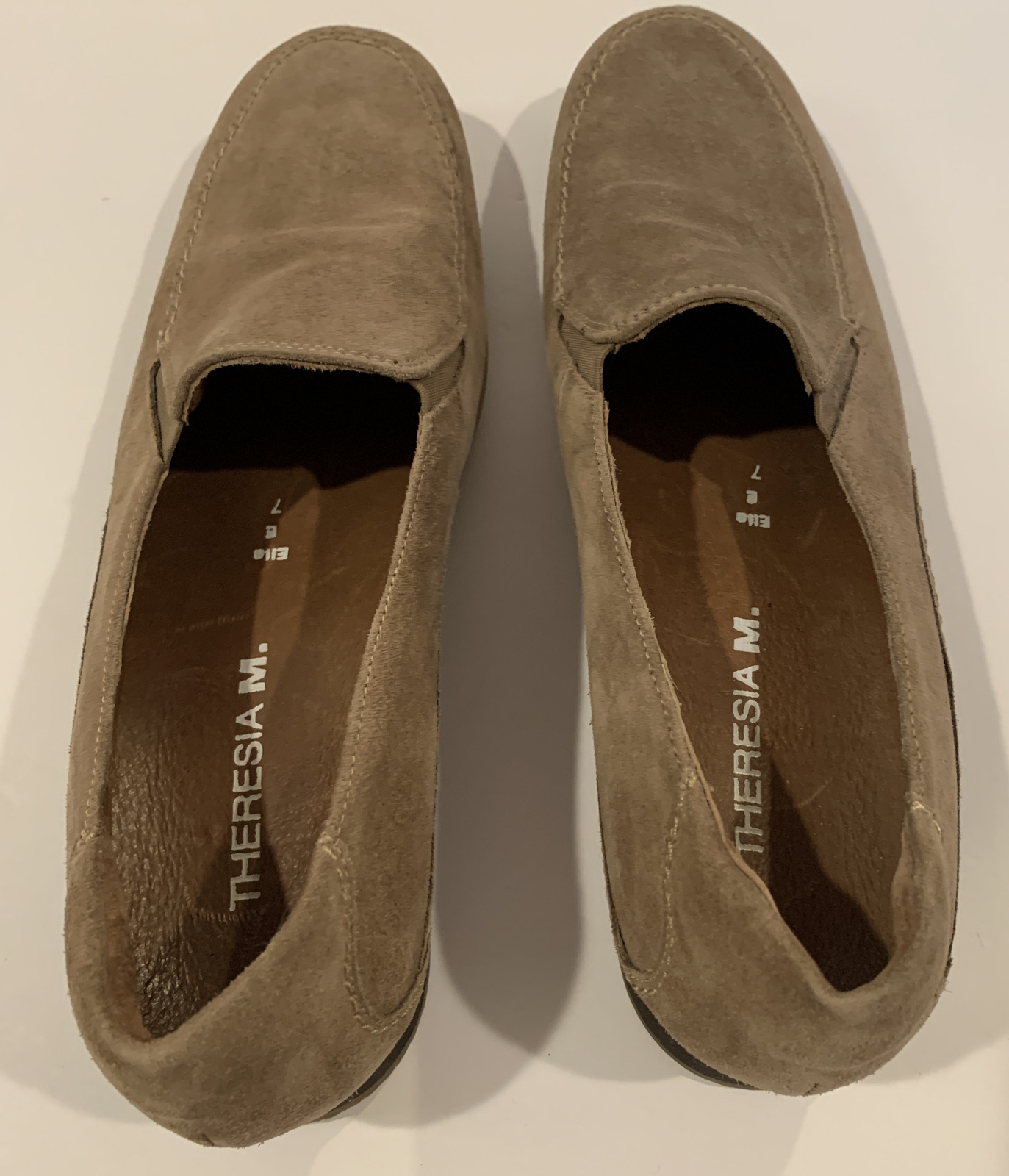 VGC Theresia M. Beige Leather Loafer Women Shoes. Model “Ella”. US Size 9 to 9.5