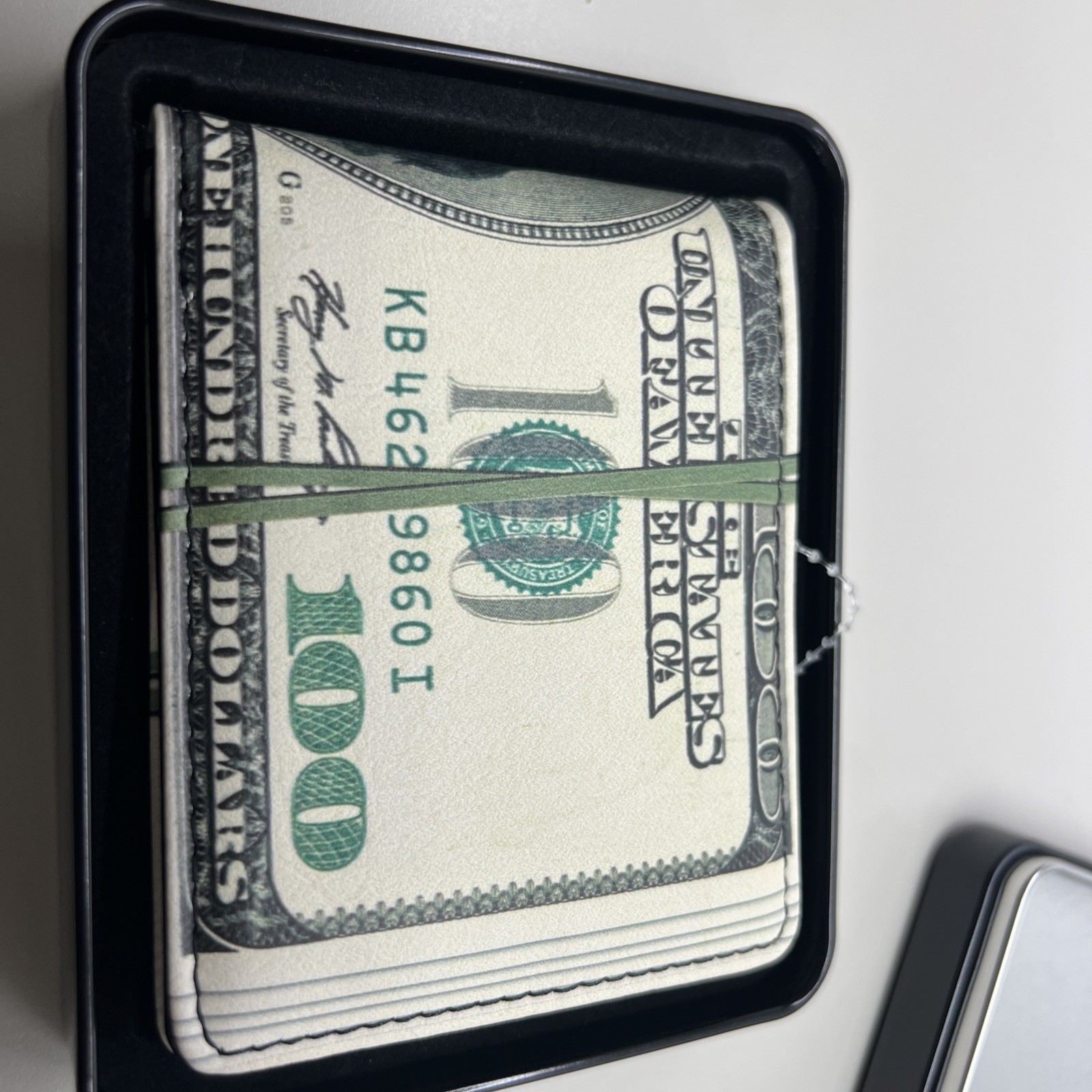 Buckle Down Men’s Novelty Fashion Bi-Fold Wallet “$100 Bill” Black Green W/Case