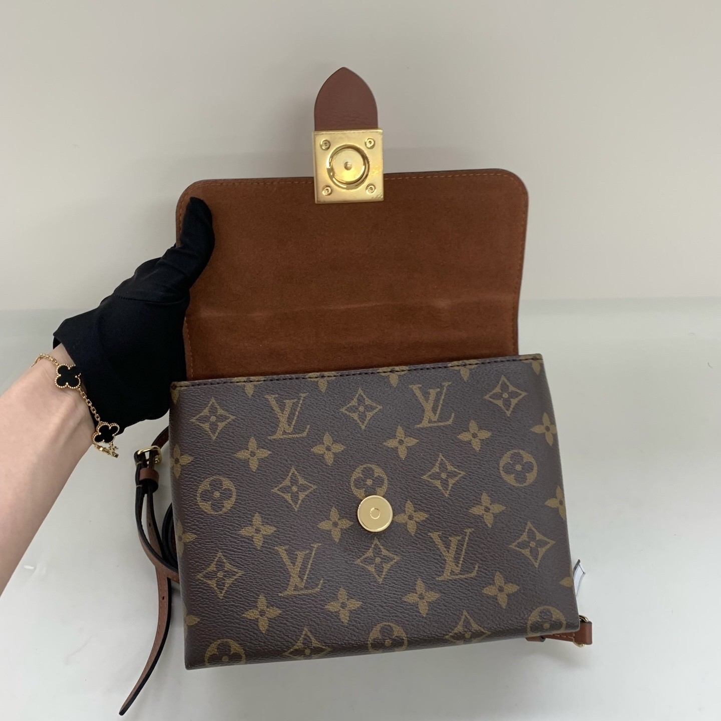 Louis Vuitton Pre-Owned Authentic Locky Bb Satchel Caramel