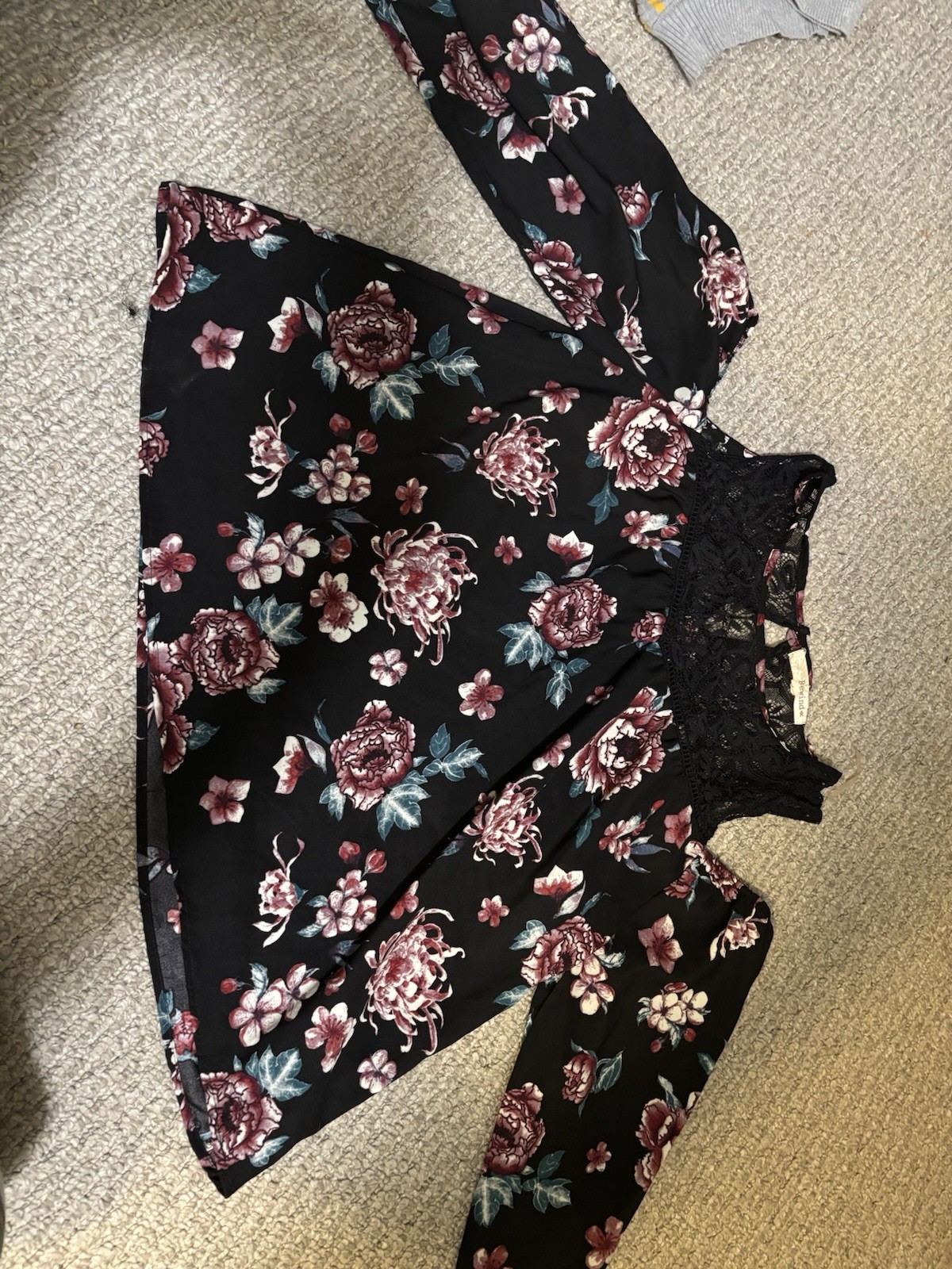 Rewind Women’s Black/Pink Floral Lace V-Neck Long Sleeve Button Blouse
