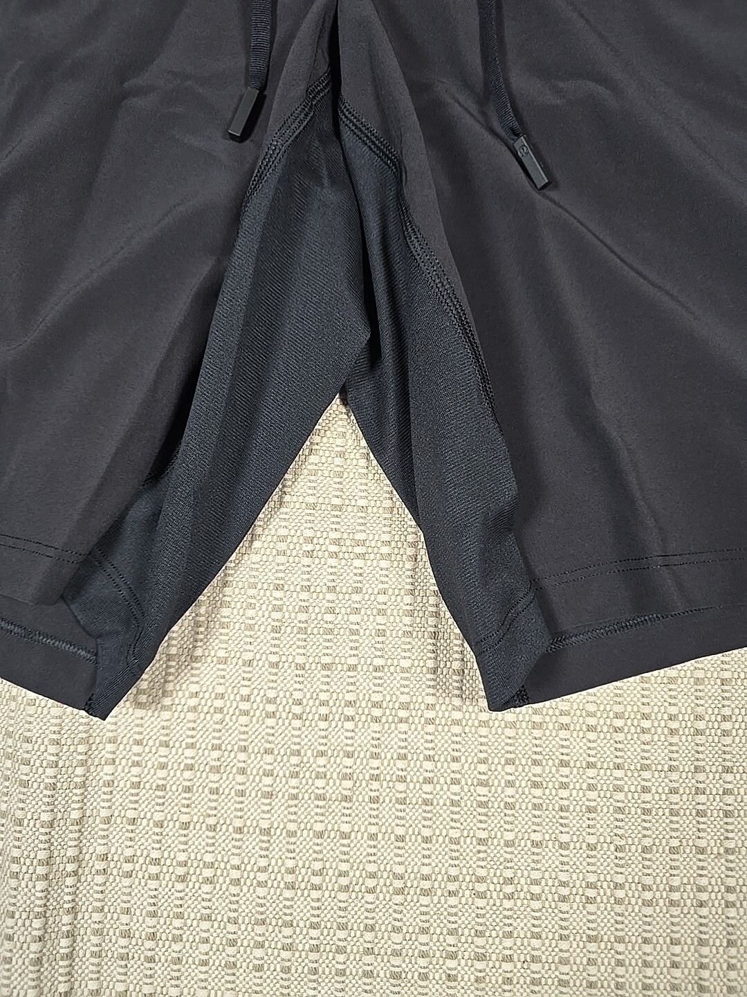Size Large Lululemon T.H.E. Short 9″ Linerless BLACK LM7AA0S BLK Men’s New NWT