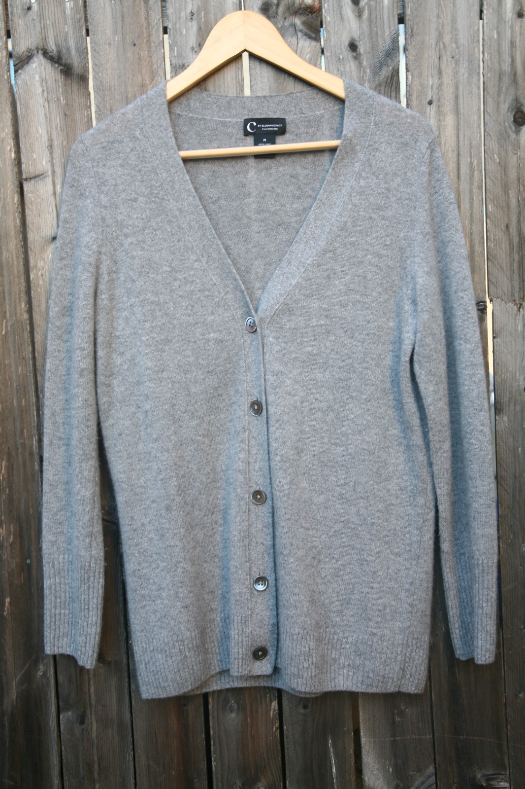Size M – BLOOMINGDALE’S Women’s Gray 100% Cashmere Boyfriend Cardigan Sweater