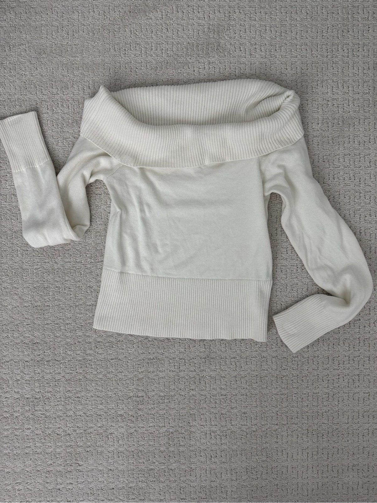 Hollister Off-Shoulder Ribbed Hem Sweater – Cream