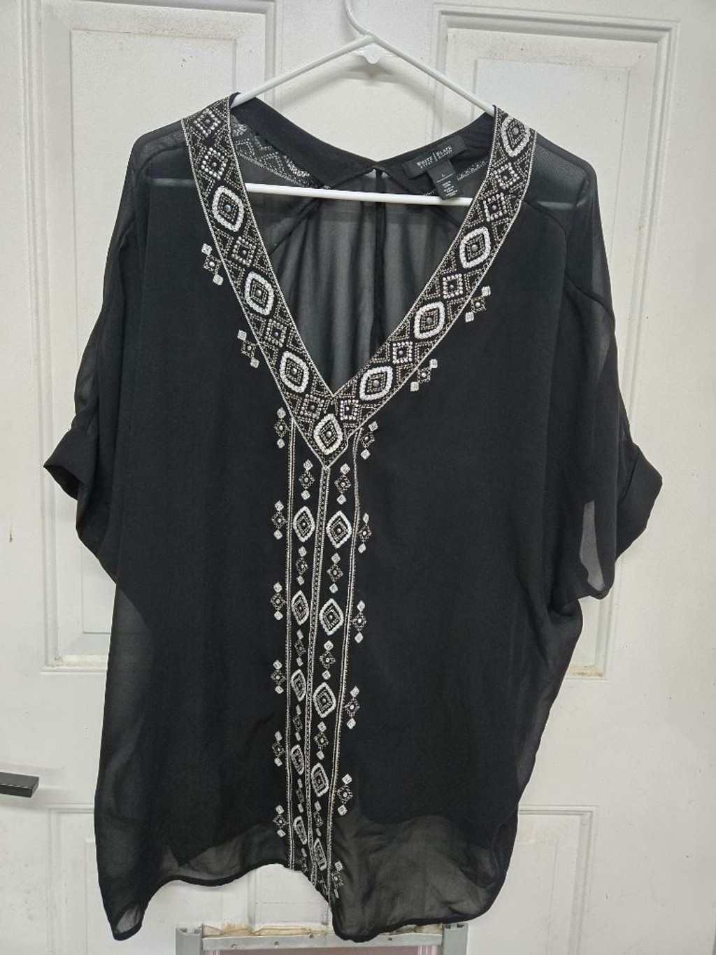 Women’s White House Black Market Blouse L Black White Beaded