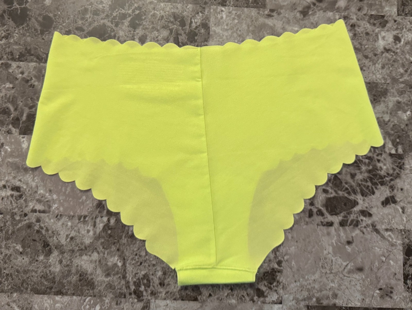 NWOT VICTORIA’S SECRET CITRON GOLD LOGO SCALLOP RAW EDGE NO SHOW CHEEKY PANTIES