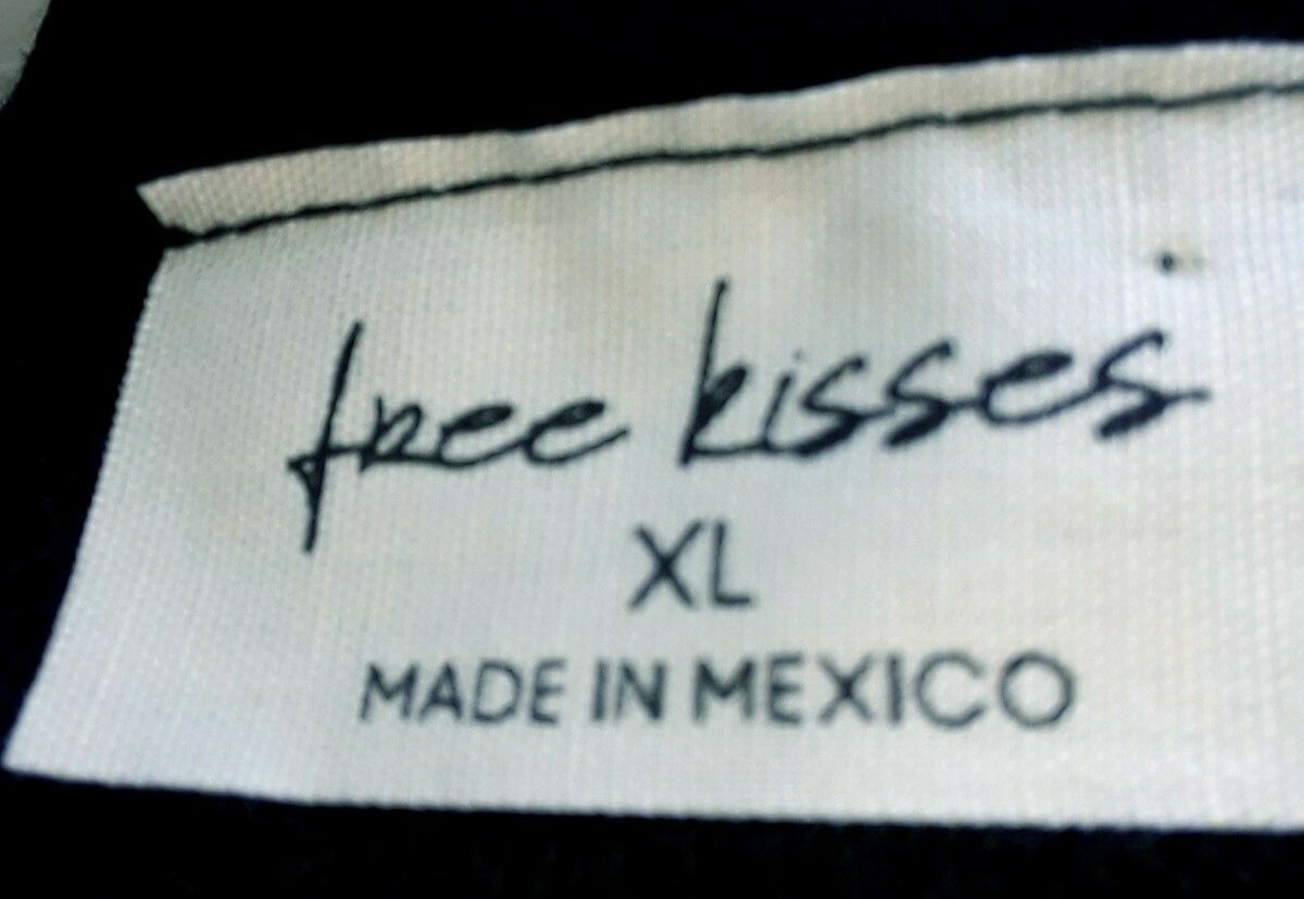 TA1-18 Free Kisses woman’s black sleeveless top size XL, new with tags soft lace