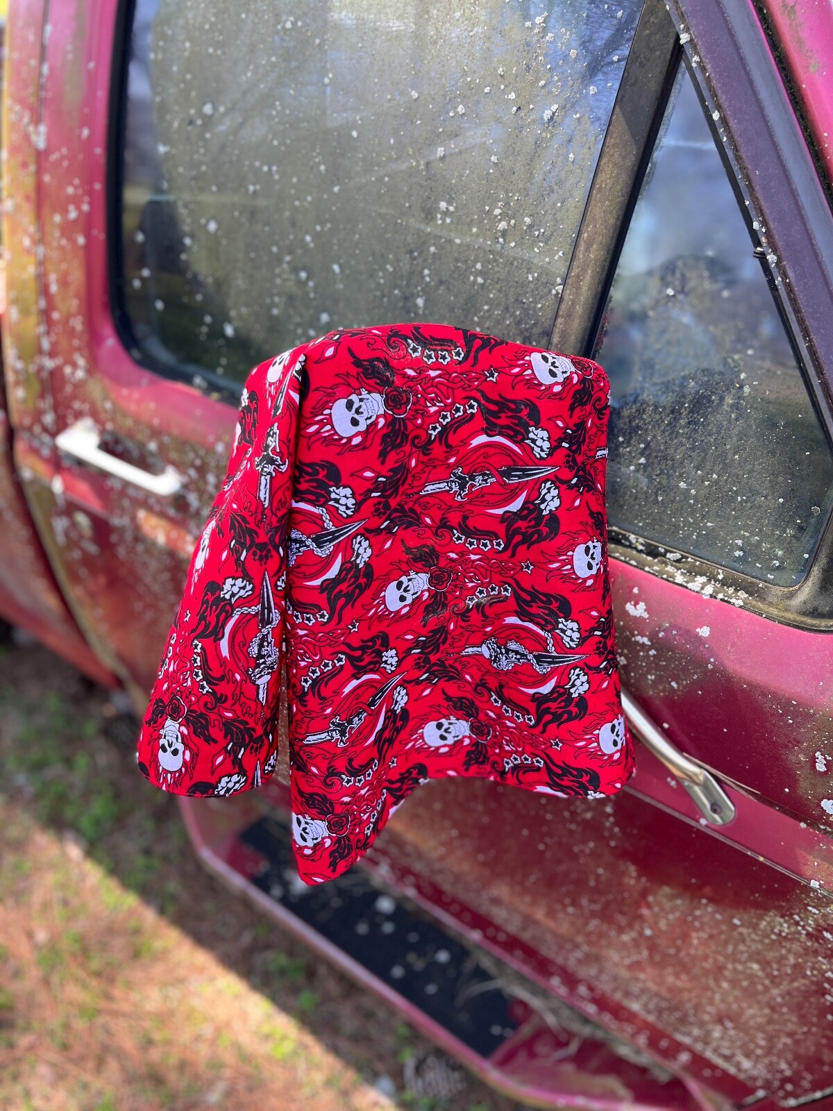 Red Skulls & Daggers 22×22 Bandanna