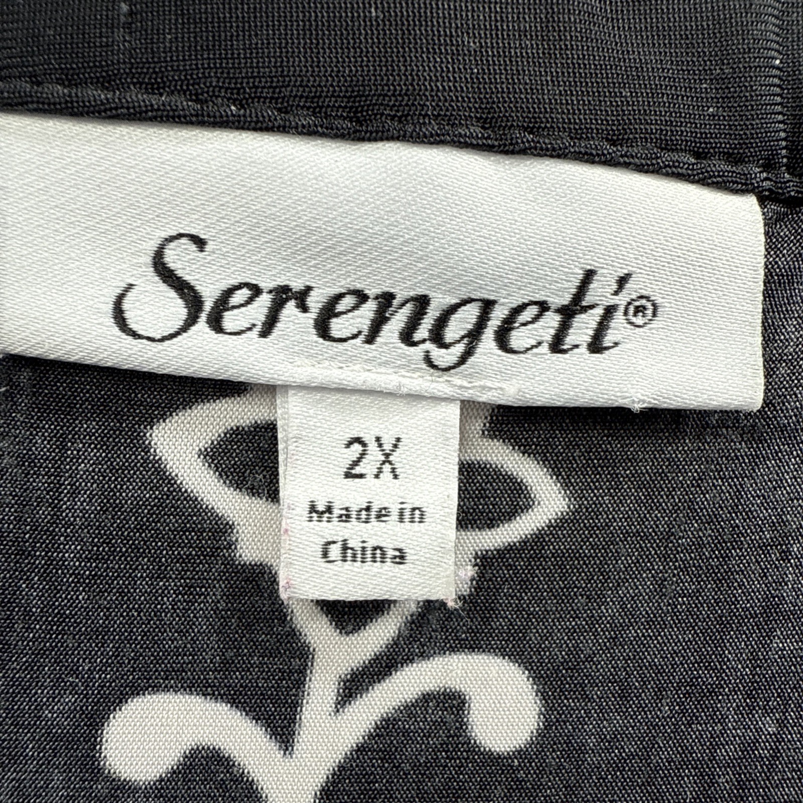 Serengeti Women’s Popover Size Plus 2X Black White Paisley Buttons 3/4 Sleeves
