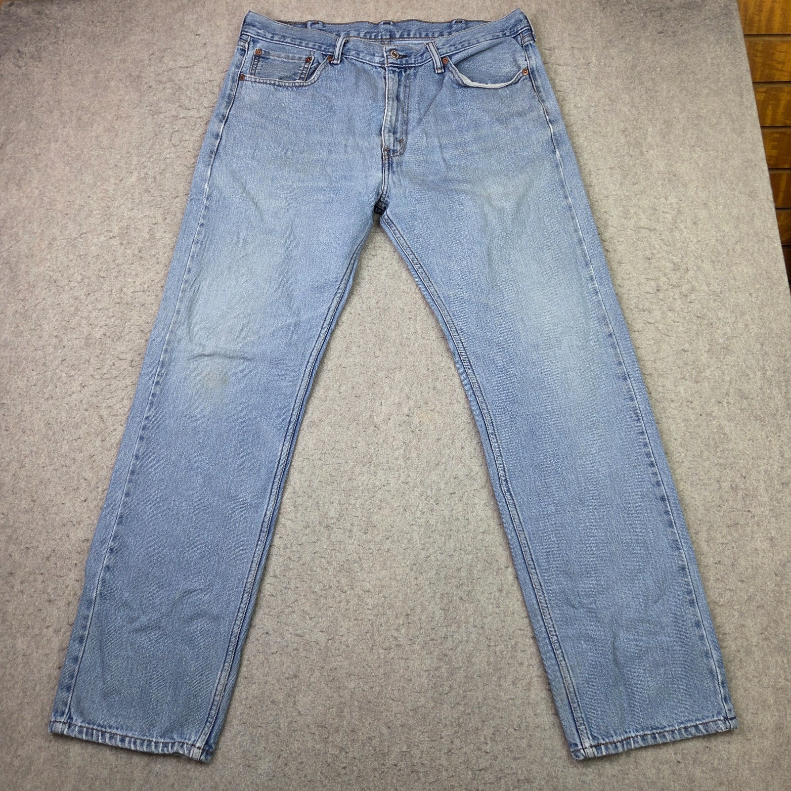 Levis 505 Mens Jeans 38×34 Blue Light Wash Denim Straight Fit Zip Fly 5-Pocket