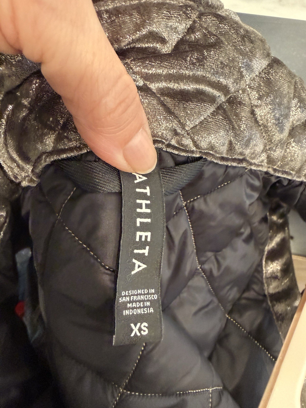 Athleta Whisper Featherless Vest Size XS Quilted Silver Metallic Velvet Puffer