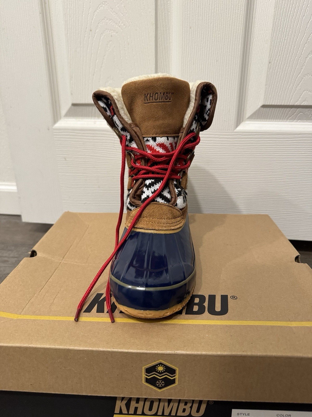Khombu Jenna Women’s Snow Boots Fleece-Lined Lace-Up Navy/Tan US 7M