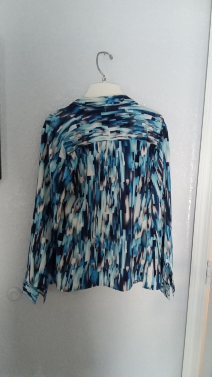 Notation Womens Medium Longsleeve button up blue geometric print blouse