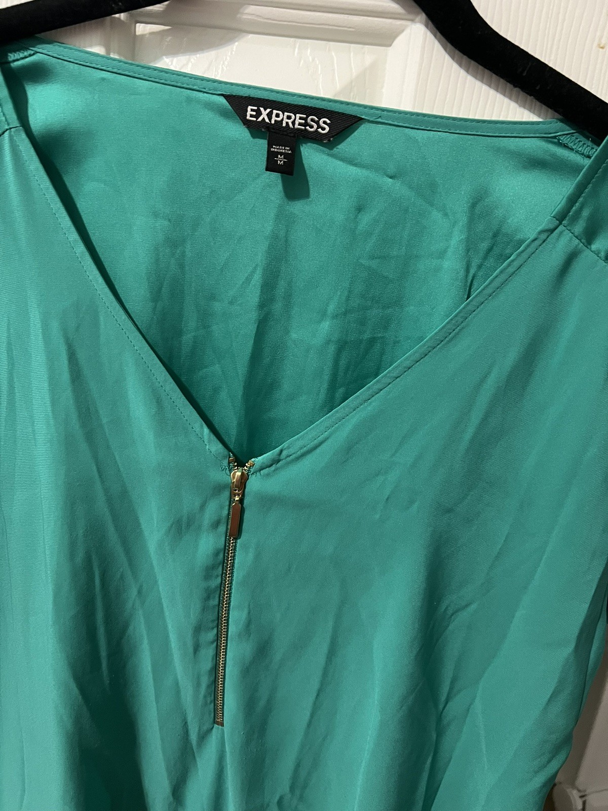 Express Women’s Medium Green V-Neck Blouse Gold Zipper Front Cap Sleeve Top