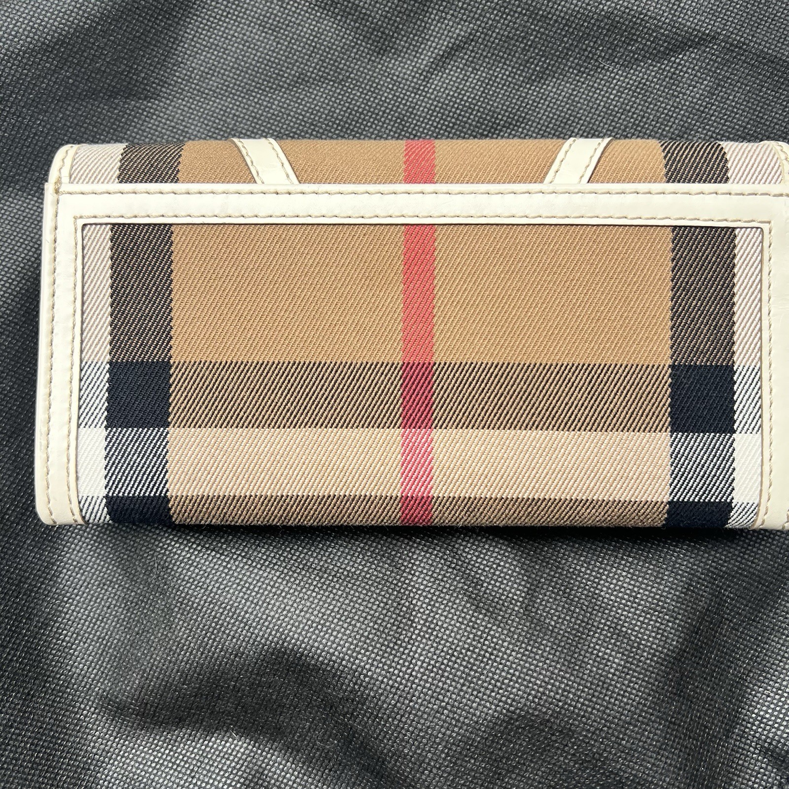 Burberry Beige White Plaid Logo Snap Wallet Women’s Folding Credit Card