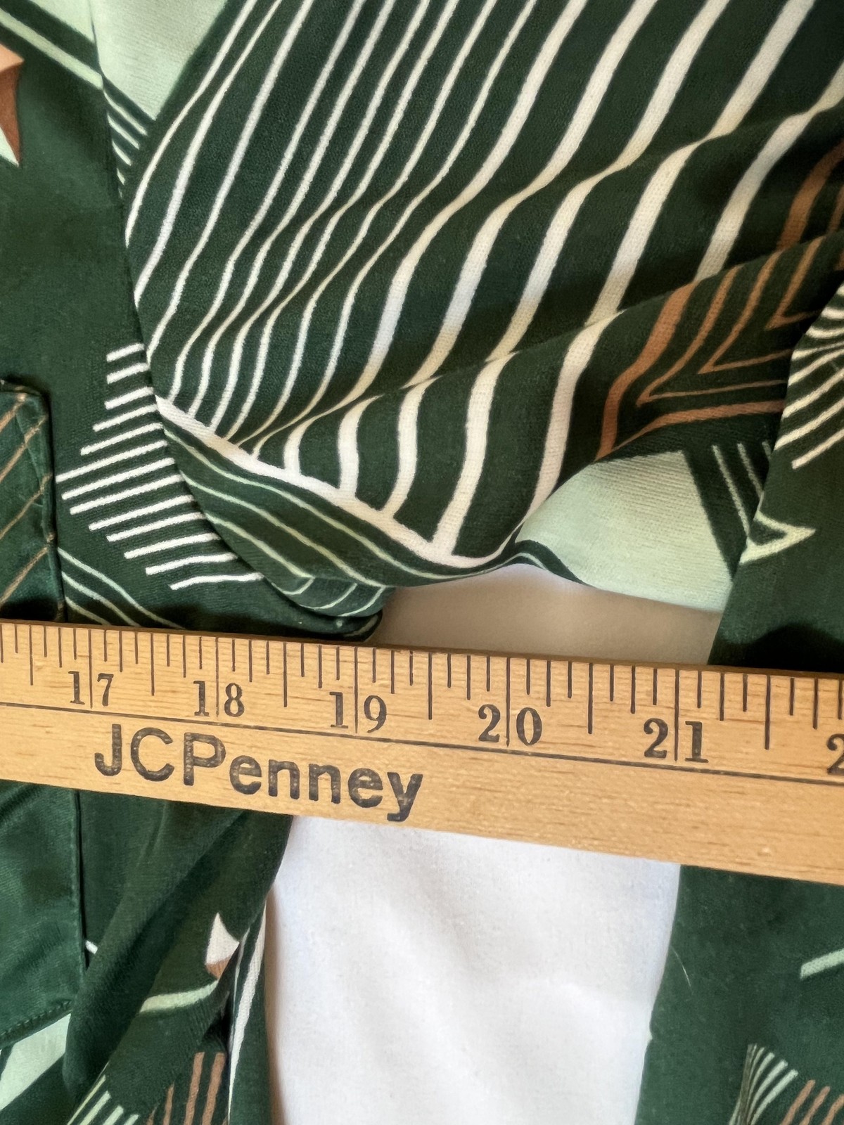 Vintage Disco Shirt M 70s Dagger Collar Long Sleeve Green Geometric Polyester