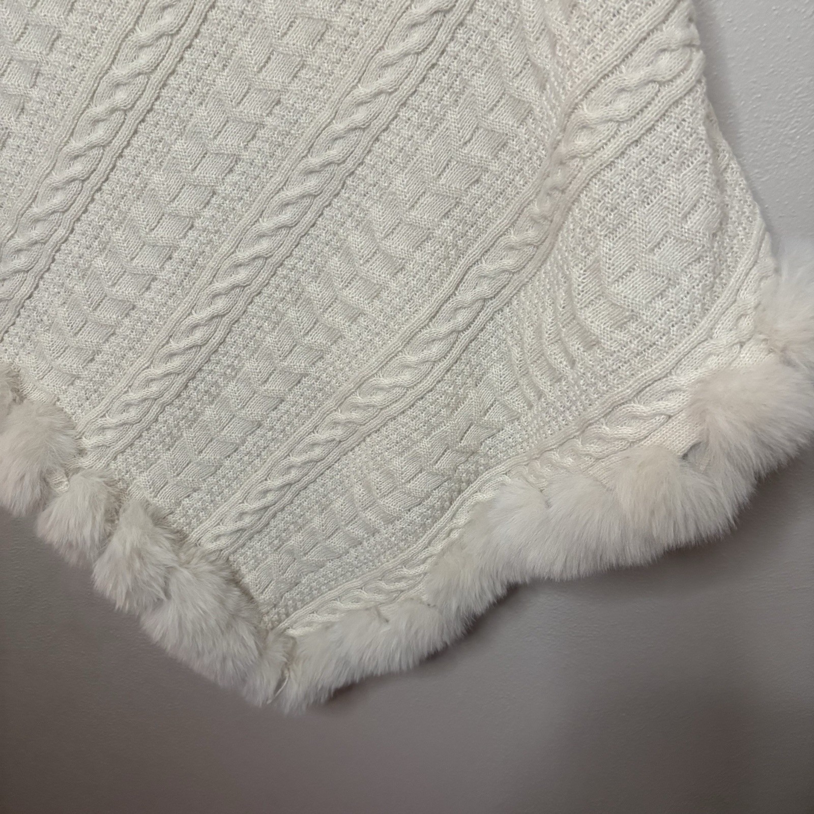 Ivory Cable Knit Faux Fur Trim Poncho Cape Sweater One Size Cottagecore Indie