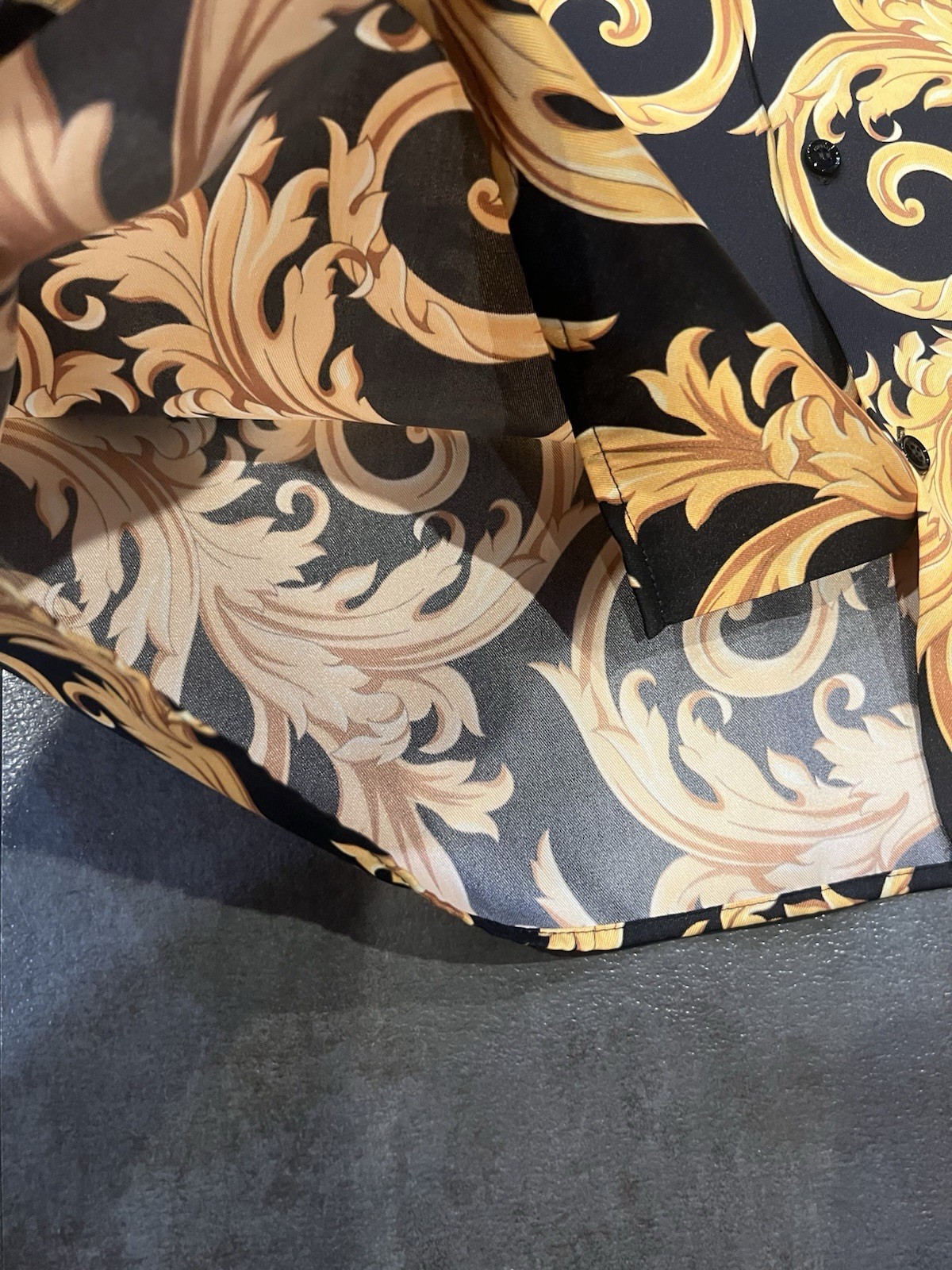 $1050 VERSACE Men’s Black Gold Barocco Shirt 50 LARGE See Measurements