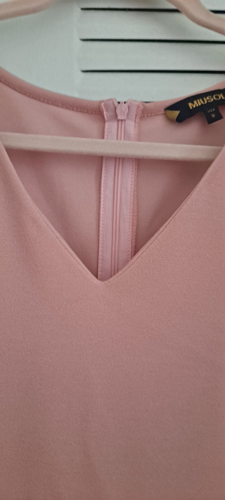 MIUSOL Pink Solid V-Neck Flutter Sleeve Ruffle Wide-Leg Zip Jumpsuit M