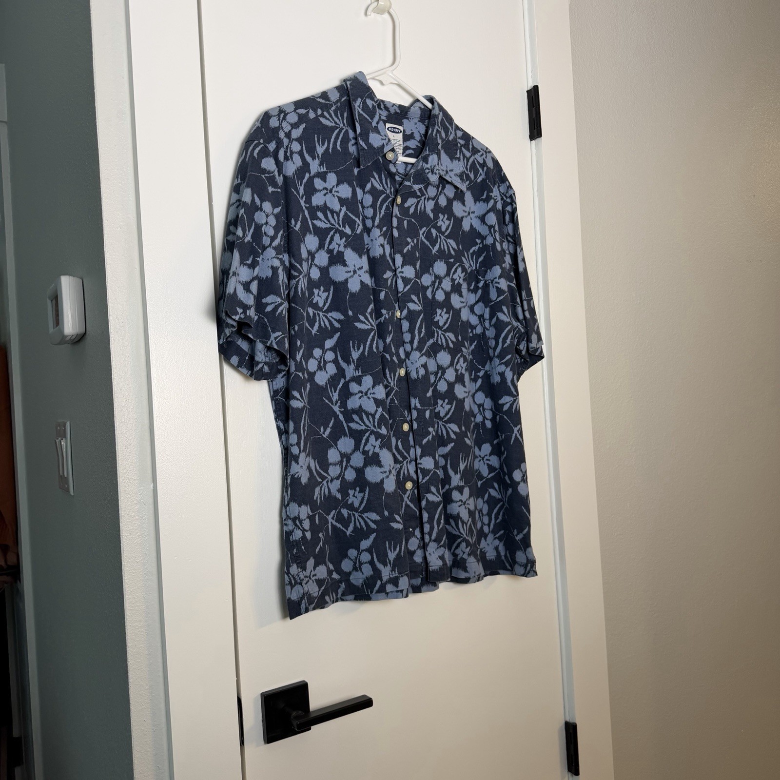 Old Navy Men’s Hawaiian Style Shirt Size L Short Sleeves Blue