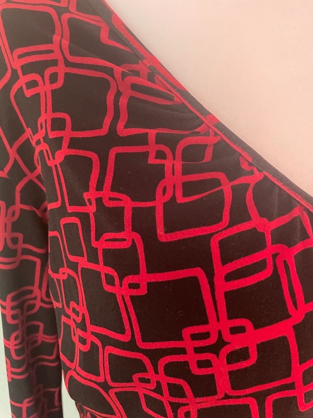 KOKOON V-Neck Long Sleeve Red Geometric Cube Print Surplice Top