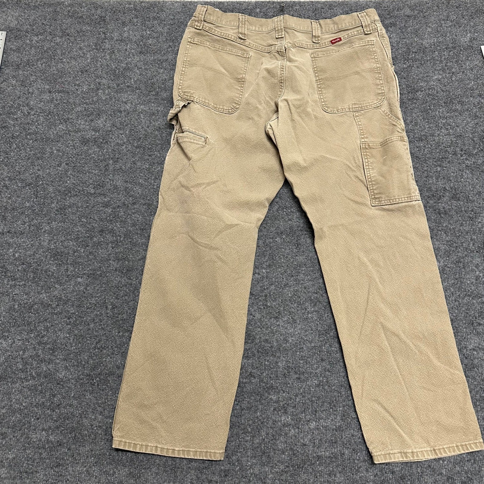 Wrangler Carpenter Pants Mens Size 38×32 Tan Khaki Relaxed Fit Utility Workwear