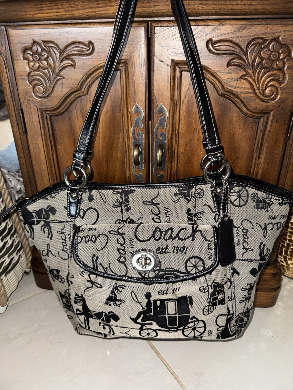 COACH Horse & Carriage TurnLock Canvas/Leather ‘Leah’ShoulderBag/Tote w/ HangTag
