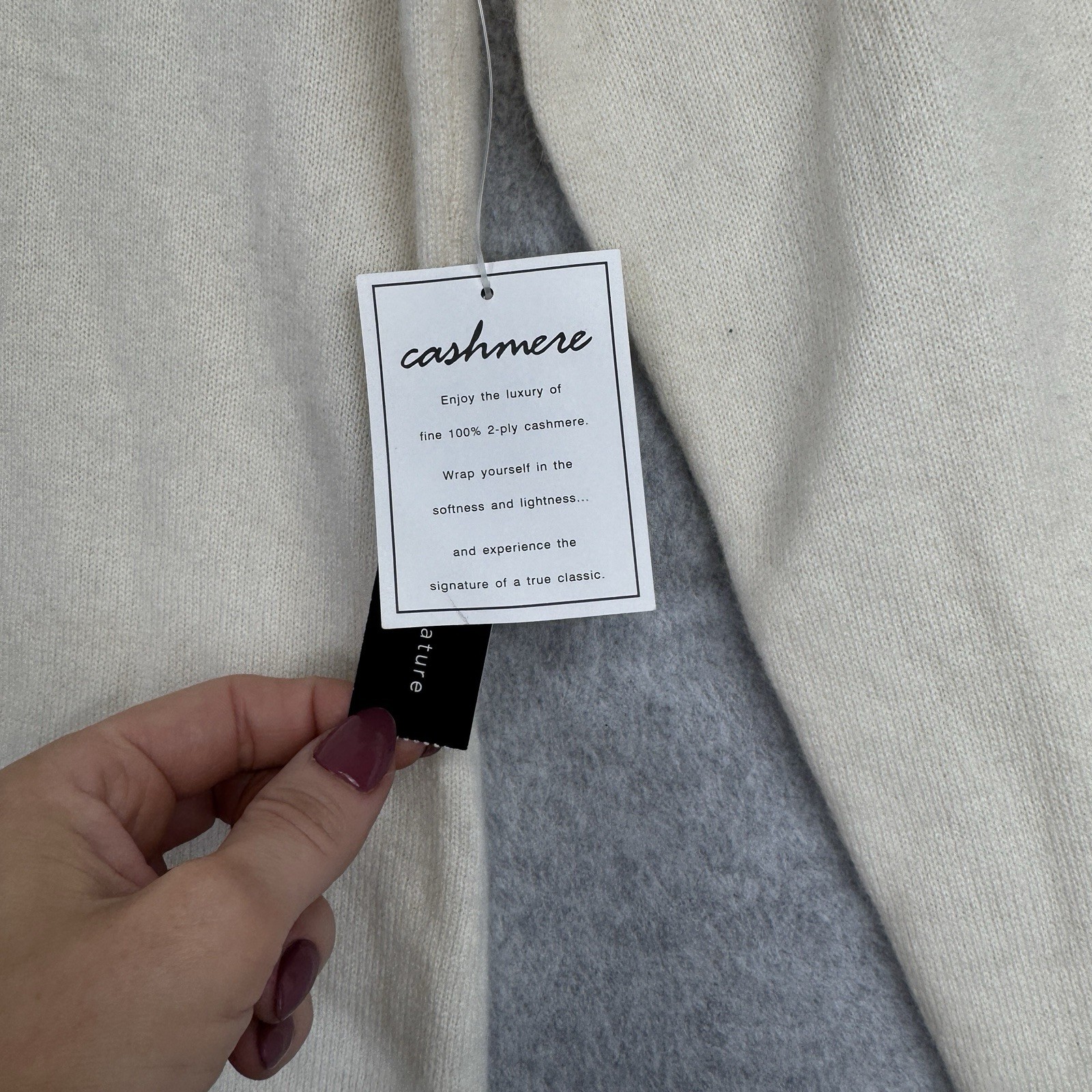 Parisian Signature Cashmere Turtleneck Sweater NWT Size M Whisper White Flaw VTG