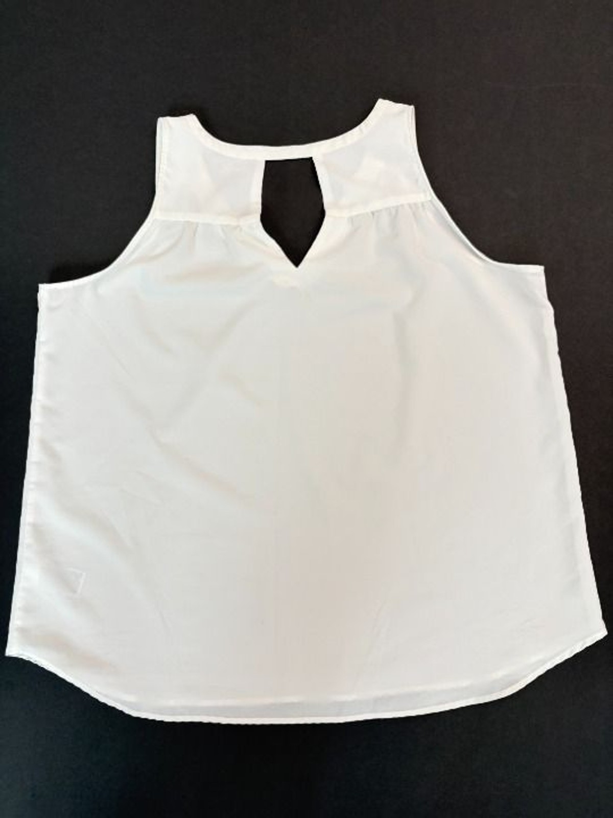Gap White Sleeveless Top Cutout Back V-Neck Blouse Size XXL Minimalist Boho Chic