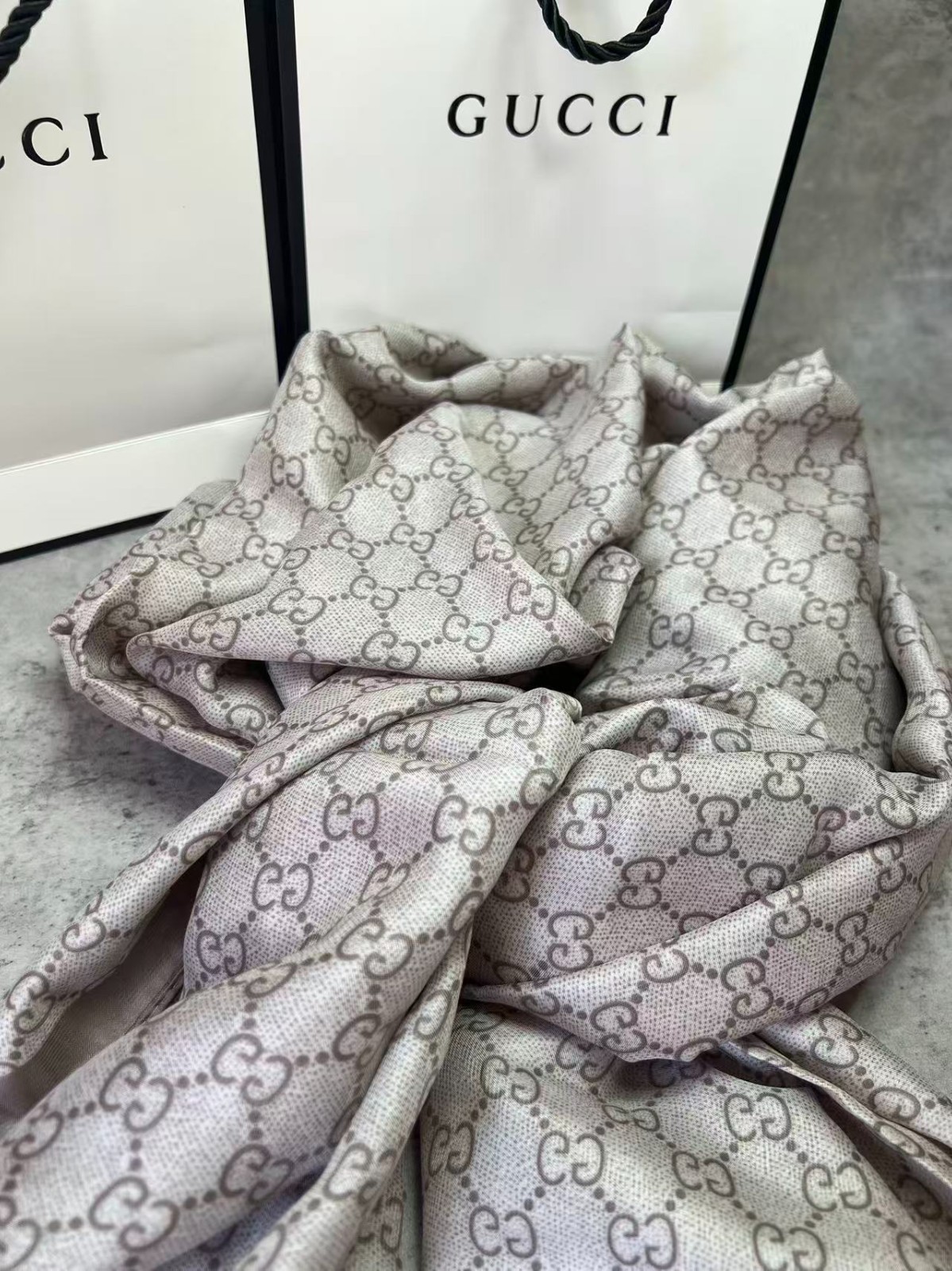 GUCCI SCARF SHAWL AUTHENTIC 100% SILK BEIGE BROWN CLASSIC LOGO LIGHT WEIGHT